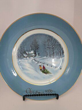 "Bringing Home the Tree" Avon 1976 Collectible Christmas Plate